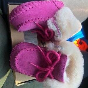 Baby girl uggs ❣️ SOLD ❣️